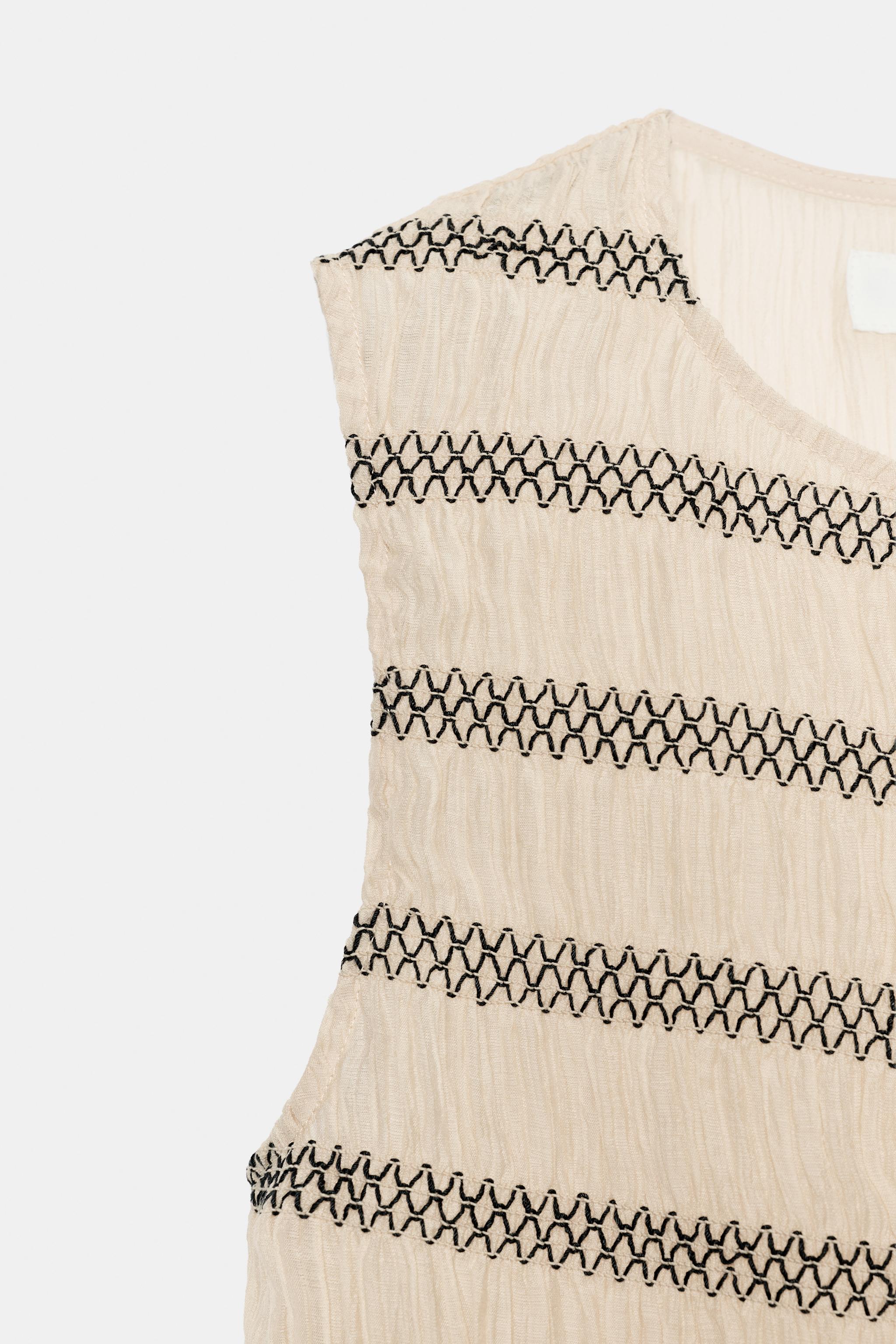 CONTRAST SEAM VEST TOP